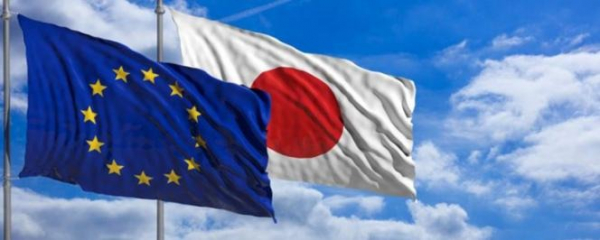 Drapeaux de l'Union Européenne et du Japon